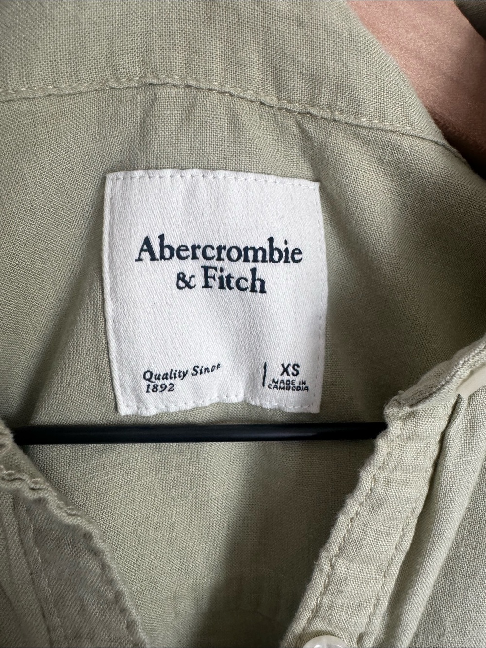 Abercrombie & Fitch Light Olive Short-Sleeve Button-Down Shirt - Picture 3 of 4